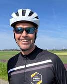 Afbeelding met buitenshuis, gras, persoon, hemelDoor AI gegenereerde inhoud is mogelijk onjuist.